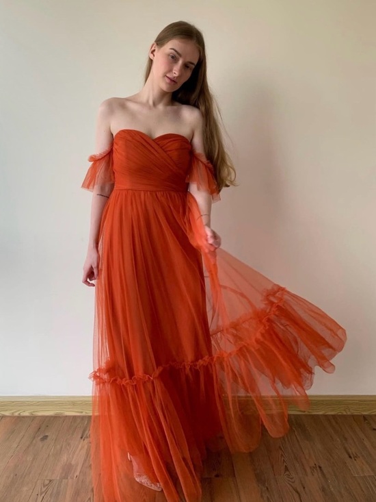 Dresses & Skirts - Terracotta Tulle Maxi Length Dress 🏵️